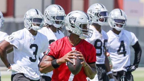 Chip Kelly has hit it off with Geno Smith, calling the quarterback "special"