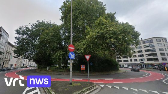 Fietser (58) in levensgevaar na aanrijding aan Sint-Annaplein in Gent - VRT