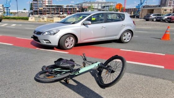 Fietser afgevoerd naar ziekenhuis na aanrijding aan Stapelplein (Gent)
