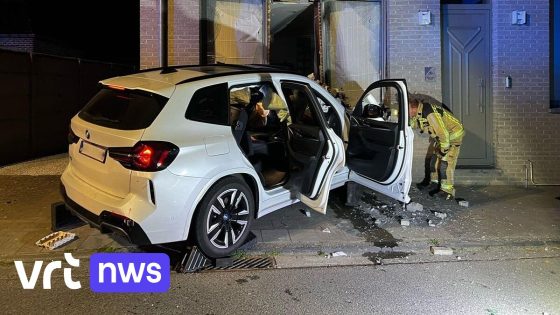 Wagen rijdt in gevel van huis in Vlierzele: bestuurder levensgevaarlijk gewond, huis onbewoonbaar