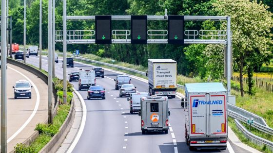 Spitsstrook op E313 die files moet verlichten officieel geopend - HBVL