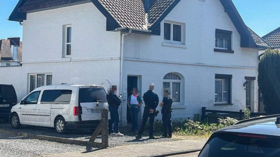 Elf arrestaties in onderzoek naar internationale wapenhandel: 65 vuurwapens in beslag genomen