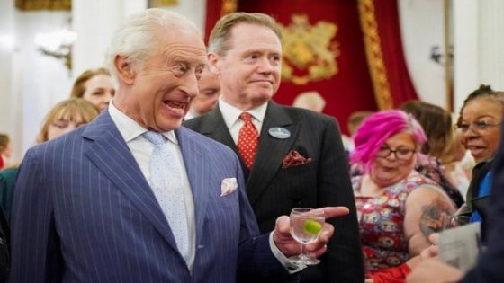 Voormalig huishoudster Britse koninklijke familie klapt uit de biecht: “Dit vind je nooit meer in de badkamer van koning Charles”