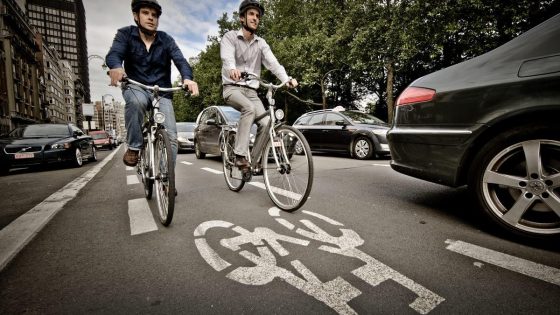 Helm dragen verplicht voor federale ambtenaren die fiets leasen: “Fietsen in Brussel is niet voor doetjes”