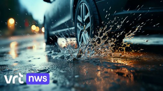 Eerste regen kan slijmerig laagje op de weg veroorzaken, oppassen voor gladheid