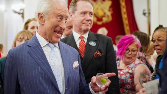 Voormalig huishoudster Britse koninklijke familie klapt uit de biecht: “Dit vind je nooit meer in de badkamer van koning Charles”