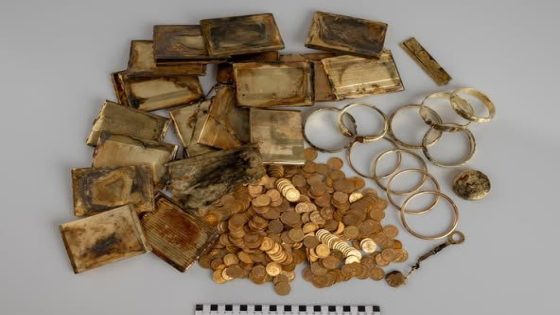Hikers Find Jar Containing Hundreds of Gold Coins