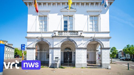 Leegstaand oud gemeentehuis van Ruisbroek te koop: "beschermd erfgoed"