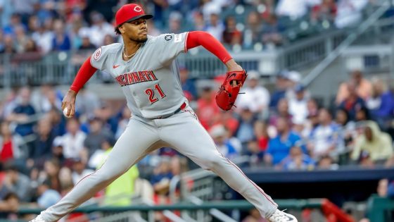 Hunter Greene exits start for Reds with groin injury
