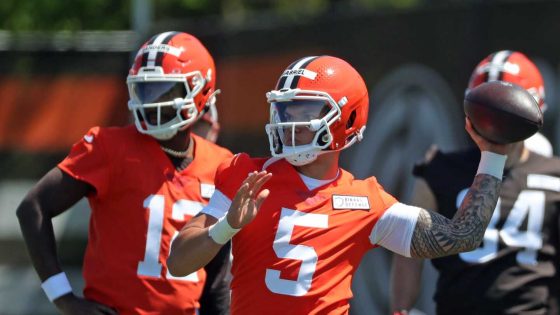 Kevin Stefanski: Don't read anything into who takes first QB reps at practice
