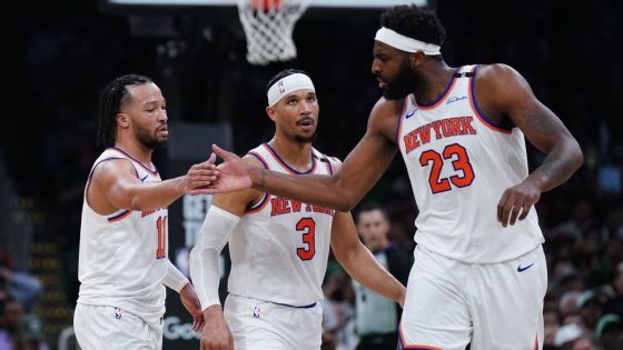 Sources -- Knicks mull benching Hart for Robinson for Game 3