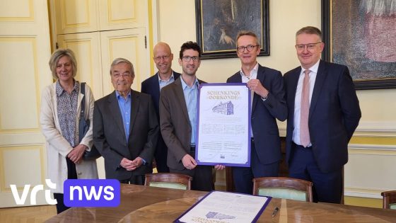 Historisch verjaardagscadeau: Leuven draagt universiteitshal officieel over aan universiteit