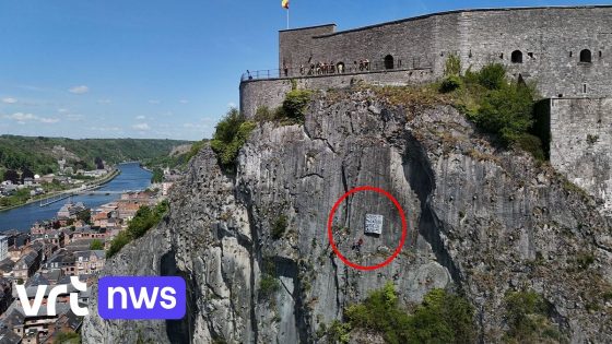 Man in hongerstaking hangt al sinds donderdag uit protest aan rotswand van citadel van Dinant