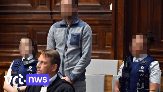 Proces gestart tegen man met psychoses die partner doodstak en haar zoon (13) probeerde te vermoorden in Hoboken