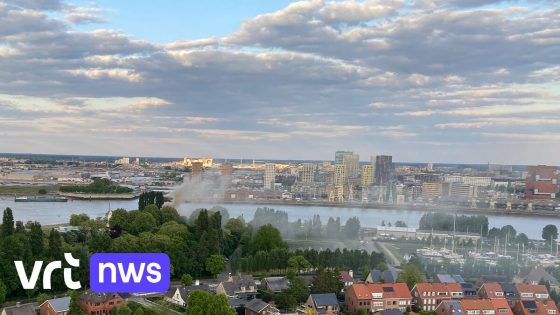 Hevige brand op Linkeroever in leegstaand pand bij de molen - VRT