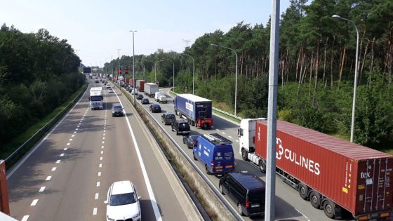 File van Herentals tot Massenhoven door kettingbotsing op E313