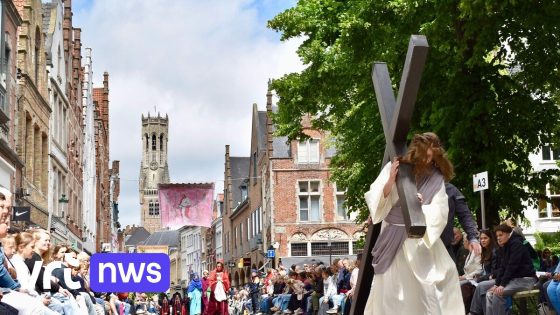 Bijna 1.900 figuranten trekken in de Heilig Bloedprocessie door Brugge