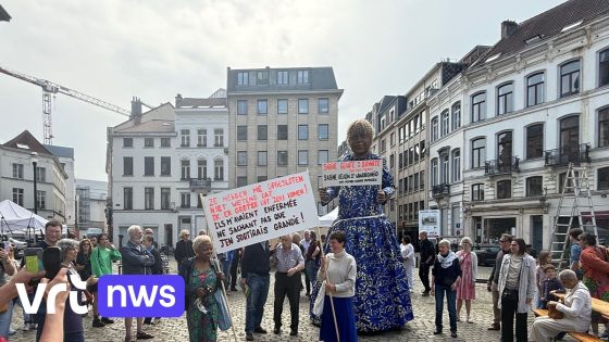 Nieuwe reuzin Sabine maakt eerste wandeling door Brussel: "Ze is de reuzin van de mensen zonder papieren"