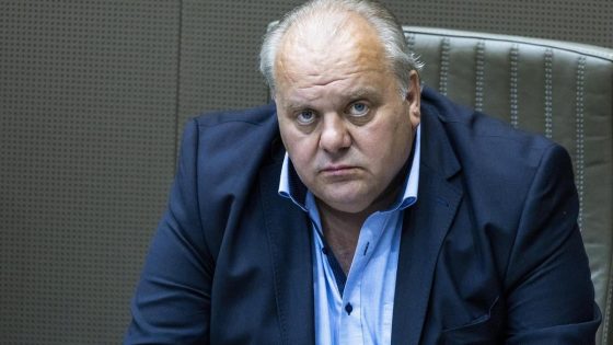 Ninoofse burgemeester Guy D’haeseleer ligt nog steeds in UZ Gent na levertransplantatie: “Ontstekingswaarden dalen niet”