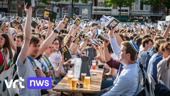 Meer dan 4.000 studenten op grootste Beiaardcantus in Leuven: "Aantal dronken studenten daalt tegenover vroeger"