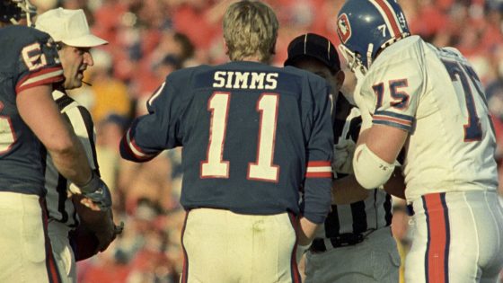 Report: Phil Simms was "outvoted by his family" on letting Abdul Carter wear No. 11