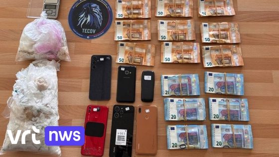 Politie vindt ruim kilo cannabis verstopt onder speelgoed in auto met 4 kinderen in Molenbeek