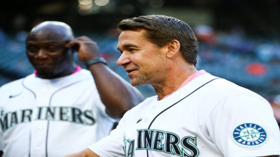 Rangers Name Bret Boone Hitting Coach, Recall Evan Carter
