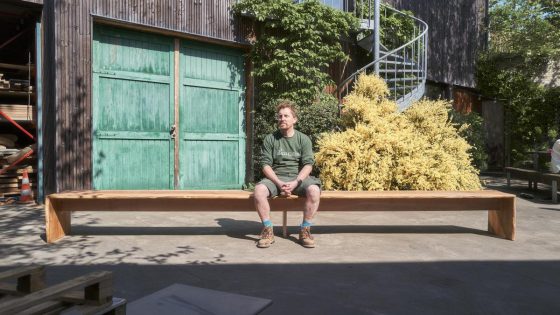 Sam Ponette, de meubelmaker die gevelde stadsbomen een tweede leven geeft: “Er wordt te snel gekapt in Antwerpen”