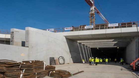 Eerste deel Scheldetunnel komt boven water in Zeebrugge (Antwerpen)