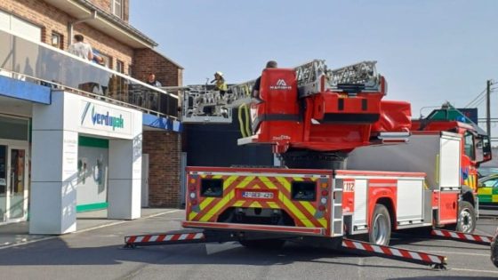 Vrouw zwaargewond bij brand in appartement: “Ik zag hoe ze een steekvlam pal in haar gezicht kreeg” (Roeselare)
