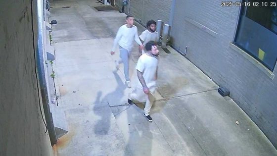 New Orleans inmates seen walking in CBD