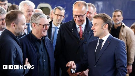 Starmer, Macron, Tusk and Merz sat round a table.