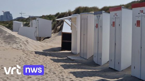 Strandcabines zakken scheef door strakke noordoostenwind en aanhoudende droogte