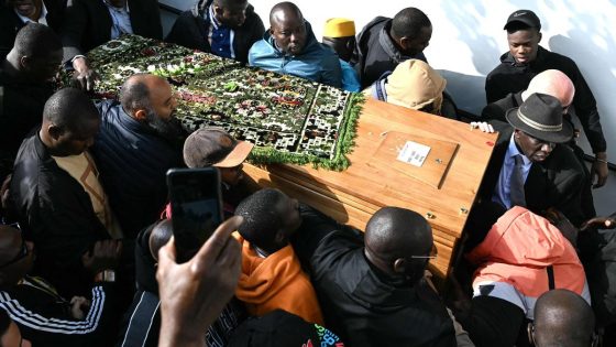 Duizenden Fransen op straat na moord op jonge moslim Aboubakar Cissé - De Standaard