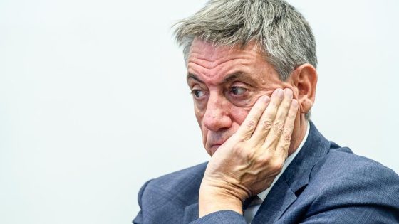 Kabinetschef brengt minister Jambon in lastig parket met betaald gastcollege over fiscale wet die nog moet worden ingediend in parlement: “Zo fout als maar kan”
