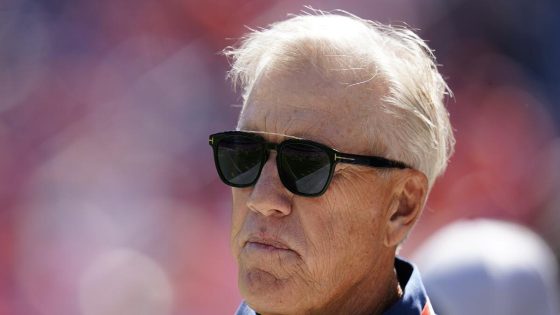 Jeff Sperbeck dies after reportedly falling out of John Elway-driven golf cart