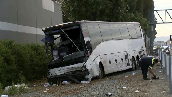 1 killed, 32 injured in collision of bus and SUV on Los Angeles area freeway
