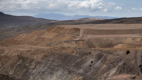 Bodies of 13 workers kidnapped from a Peruvian gold mine are found - Financial Times