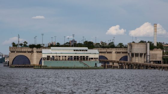 1 Dead After Explosion on Barge Near Manhattan Sewage Plant