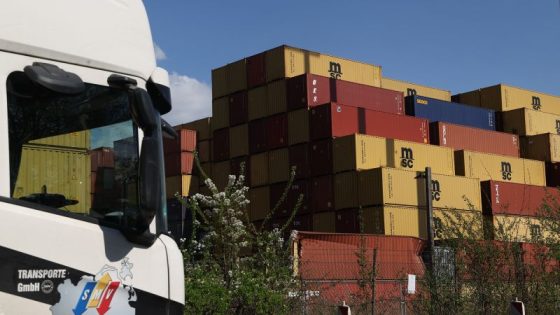 Trump threatens a 50% tariff on the EU