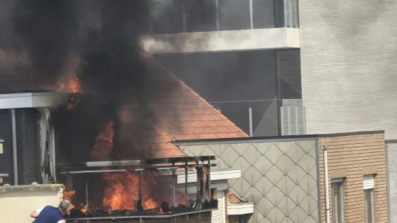 Twee flats onbewoonbaar in De Panne door brand op…