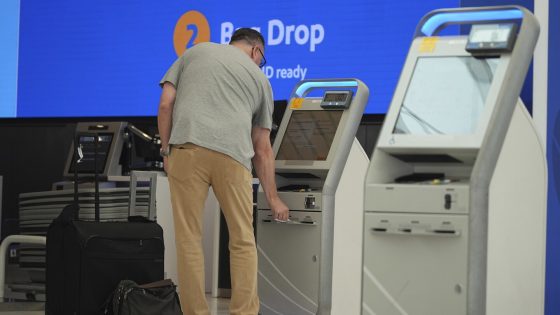 United is narrowing its check-in window for US flights. Here's how it compares to other airlines