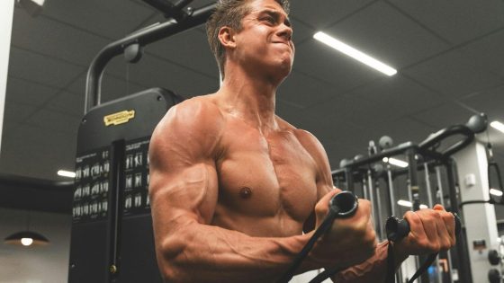 How many hours of weekly weight training boosts strength?