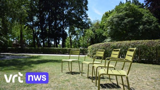 Vorig jaar verdwenen 350 groene stoelen uit parken en pleinen in Brugge: "Belanden in private tuinen of souvenir voor toeristen"