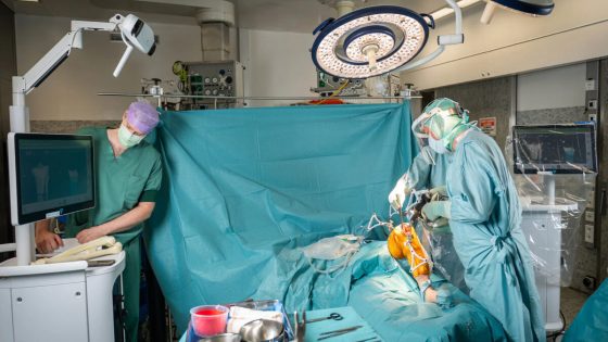 AZ Sint-Jan Brugge plaatst halveknieprothese met…