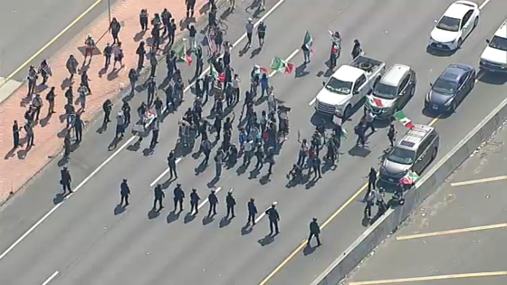 Anti-ICE protesters shut down 101 Freeway in DTLA - ABC7 Los Angeles
