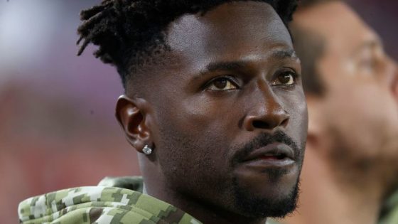 Antonio Brown has warrant out for his arrest