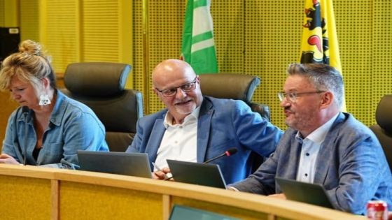 N-VA, CD&V en Vooruit sluiten rangen over Oost-Vlaams hoofddoekenverbod: “We komen er niet meer op terug” - Het Nieuwsblad