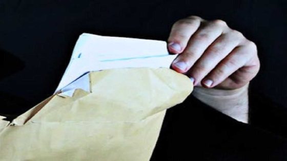 Wees voorzichtig: Oplichters sturen valse belastingbrief om je geld afhandig te maken