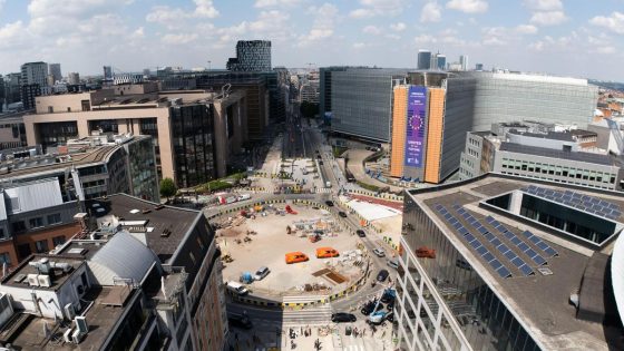 Armlastig Brussel smeekt Von der Leyen om geld voor heraanleg Schumanplein